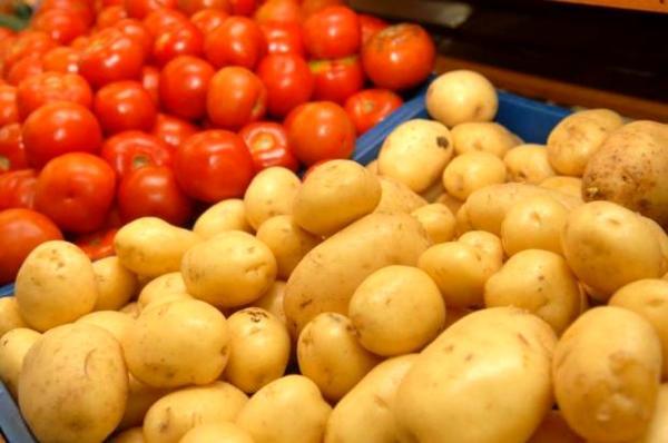 جهش قیمت گوجه فرنگی و سیب زمینی جهش قیمت گوجه فرنگی و سیب زمینی