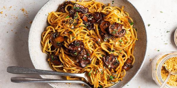 طرز تهیه اسپاگتی ایتالیایی اسپایسی با عطر سیر
