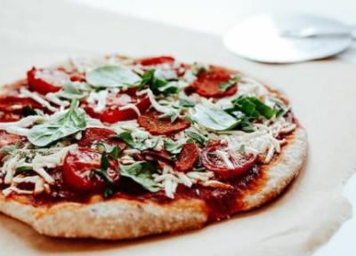 طرز تهیه پیتزا اسفناج با نان ایتالیایی خانگی