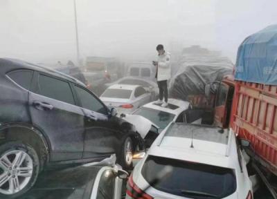 تصادف زنجیره ای در اتوبان تهران ، قم ، اعزام بالگرد به محل حادثه